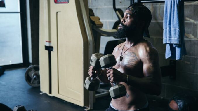 feat_cca53c3c-e491-4821-8d21-b64f2a74b9cf Gary Russell Jr. gets in a workout while rehabbing an injured shoulder. (Amanda Westcott/Showtime)