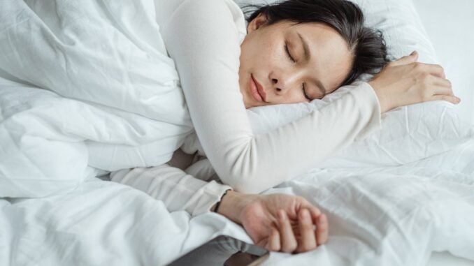 a7398f18-c50c-481d-ace5-d4ab5acda206 Five sleeping habits for longevity have been identified. (Photo by Ketut Subiyanto via Pexels)
