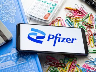 POLAND - 2023/03/07: In this photo illustration a Pfizer logo seen displayed on a smartphone. (Photo Illustration by Mateusz Slodkowski/SOPA Images/LightRocket via Getty Images)