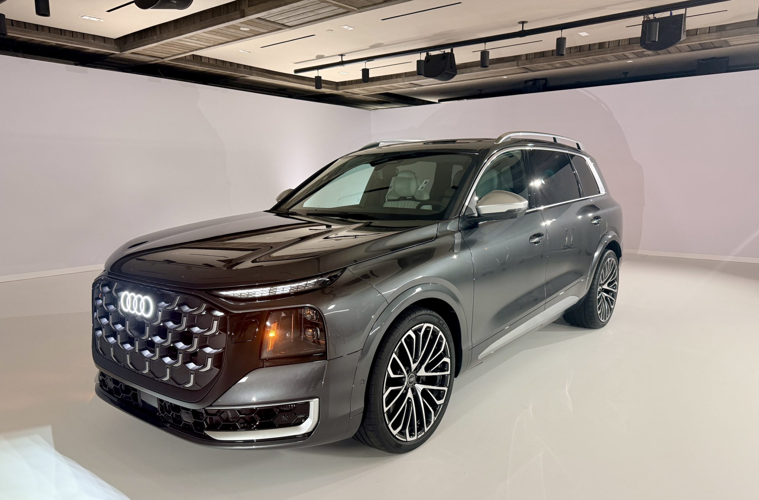 Flagship Luxury Performance: Audi’s 2027 Q9 and SQ9 Crash the Full-Size SUV Party 